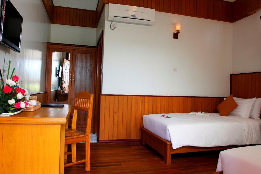 Inle Lotus Hotel Ньоншуэ Экстерьер фото
