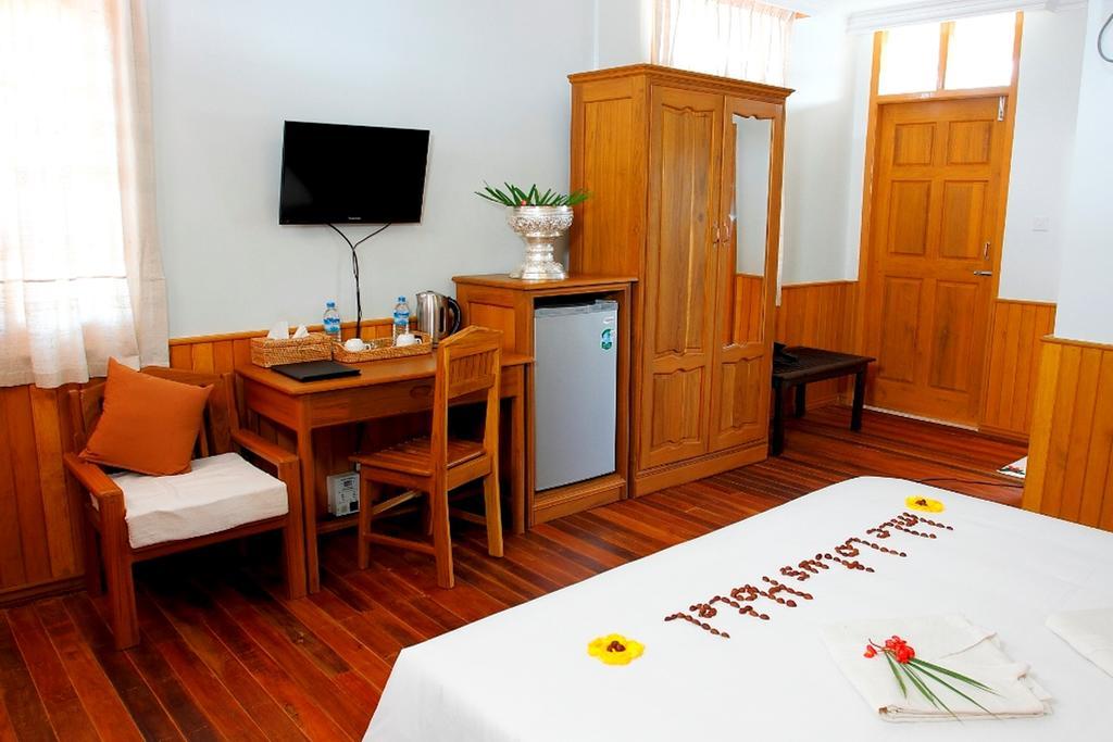 Inle Lotus Hotel Ньоншуэ Экстерьер фото