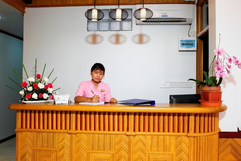 Inle Lotus Hotel Ньоншуэ Экстерьер фото