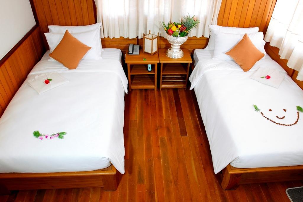 Inle Lotus Hotel Ньоншуэ Экстерьер фото