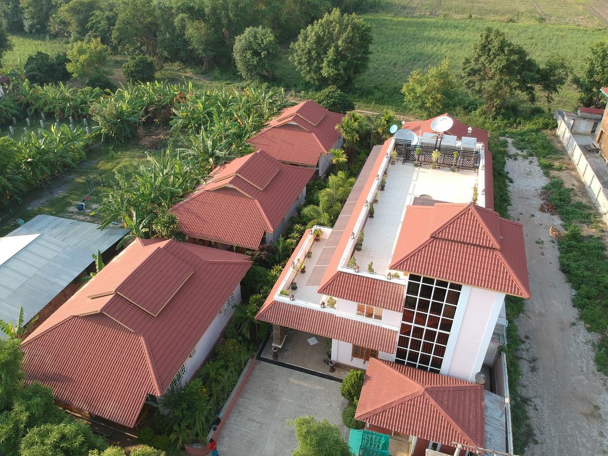 Inle Lotus Hotel Ньоншуэ Экстерьер фото