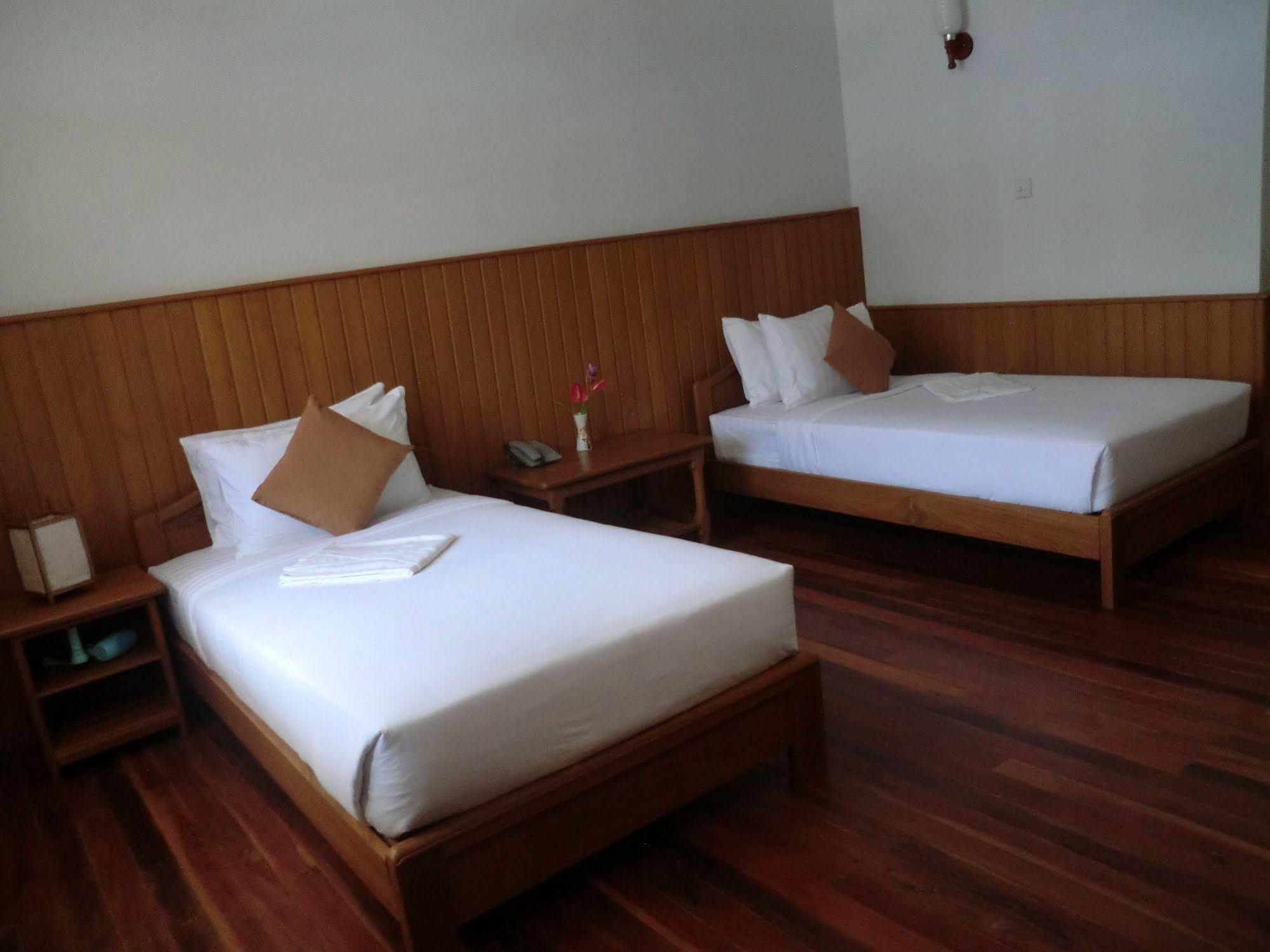 Inle Lotus Hotel Ньоншуэ Экстерьер фото