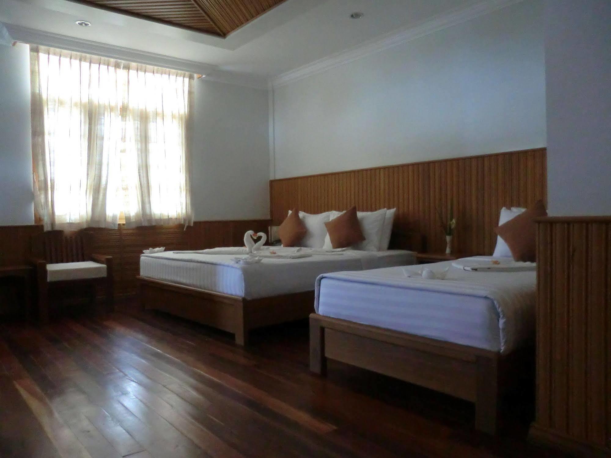 Inle Lotus Hotel Ньоншуэ Экстерьер фото